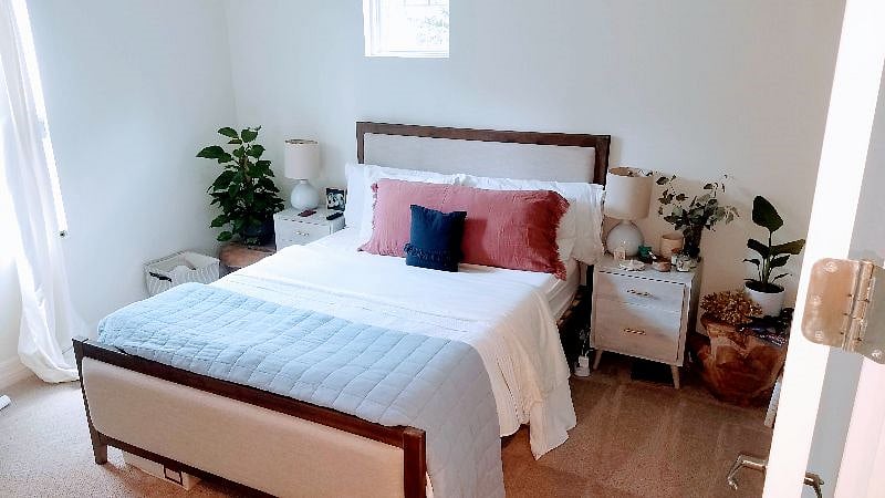 Queen: Example of How Room Could Be Configured 