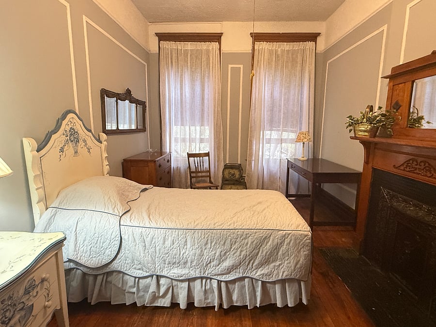 Spacious Billie Holiday Suite