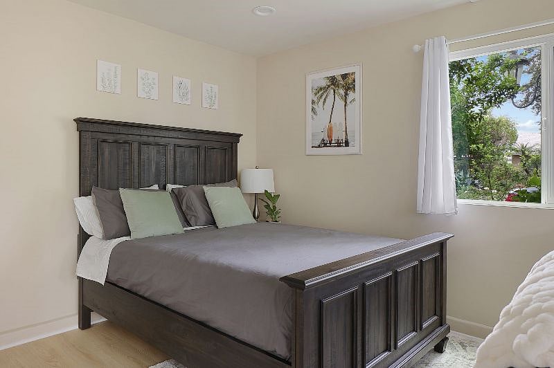 Queen size bed