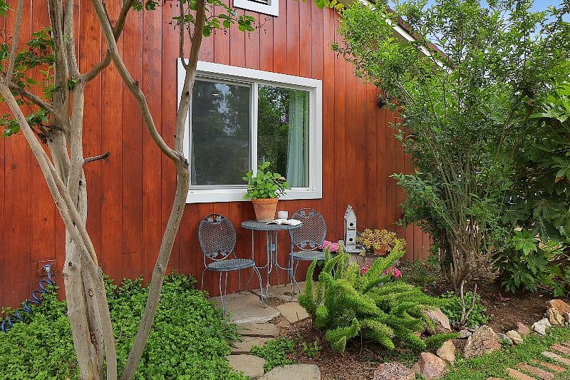 Front yard sitting area