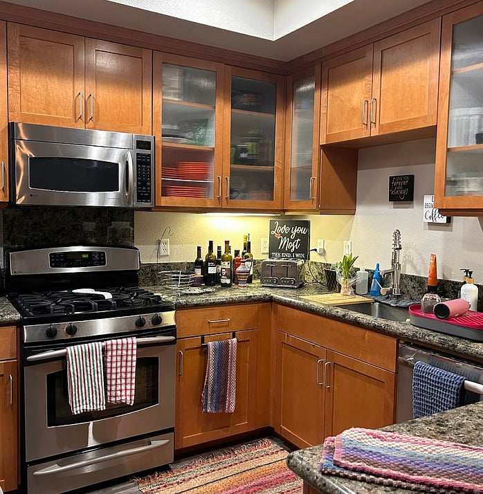 Fully loaded and clean kitchen!