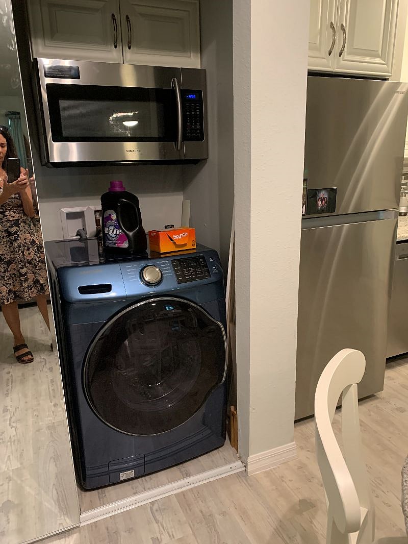 Washer/Dryer Closet with Microwave