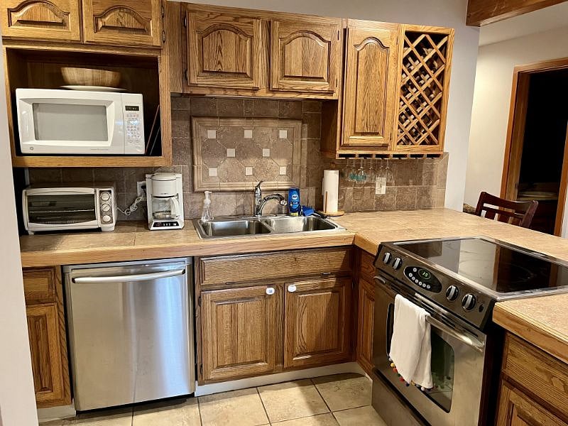 Furnished Finder property 534090_1 photo 3