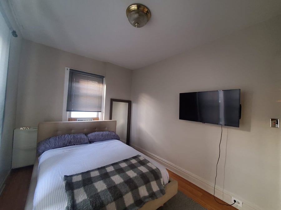 Queen Room (Available as of September 1)