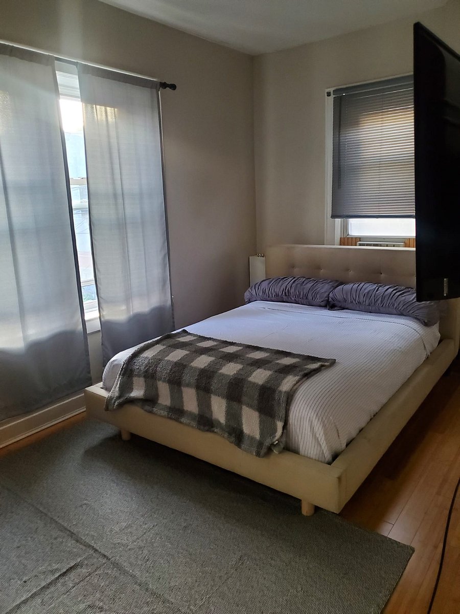 Queen Room (Available as of September 1)