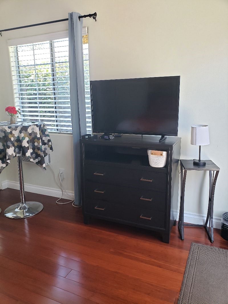 Smart TV Roku in the room