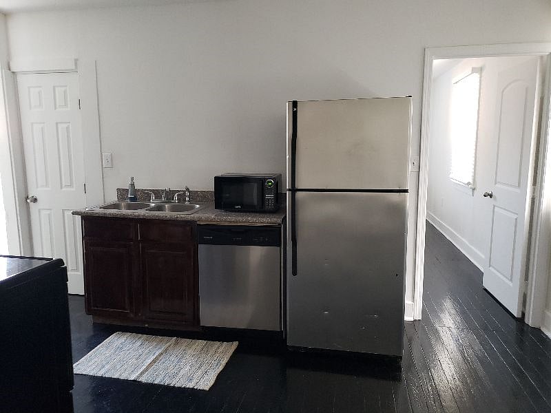 Apt. No.1: large full kitchen