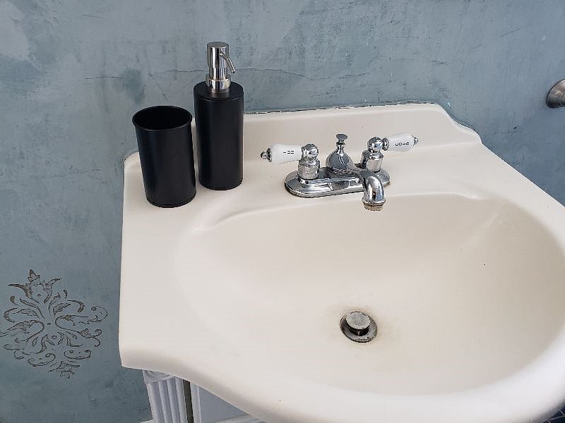 Apt No. 1 bathroom
