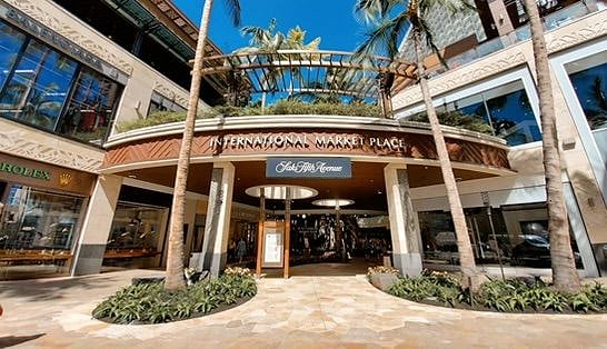 Less than 10 min walk to International Market Place for shopping and dining