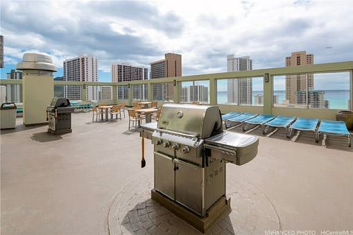 BBQ on the roof top with vast views of the ocean!