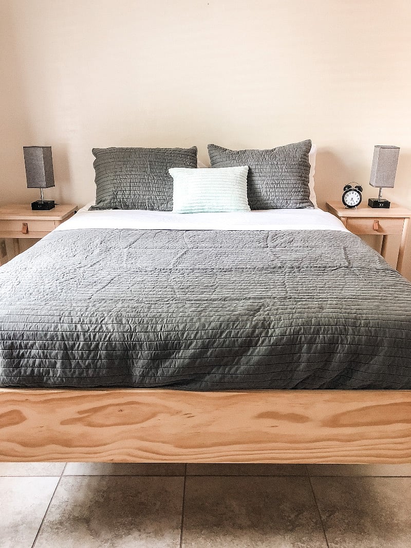 Queen size bed.