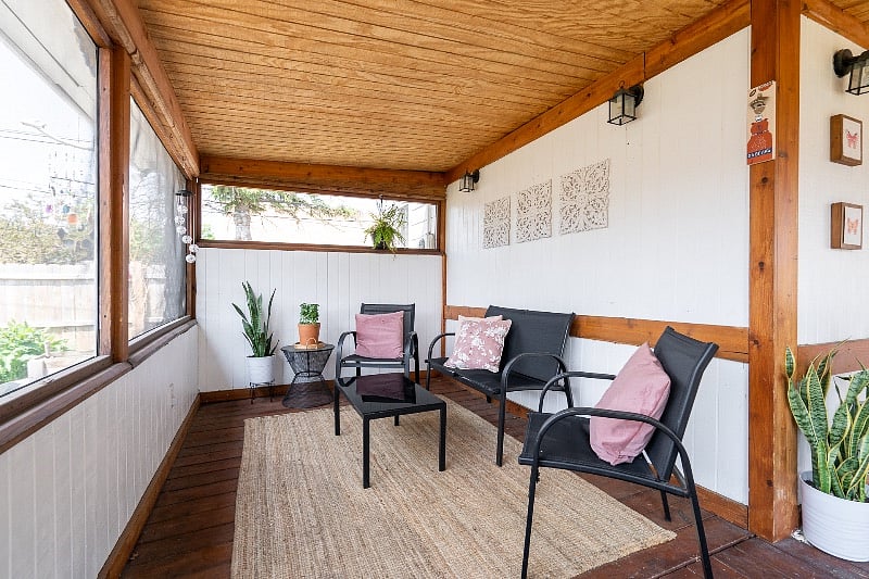 Three season porch