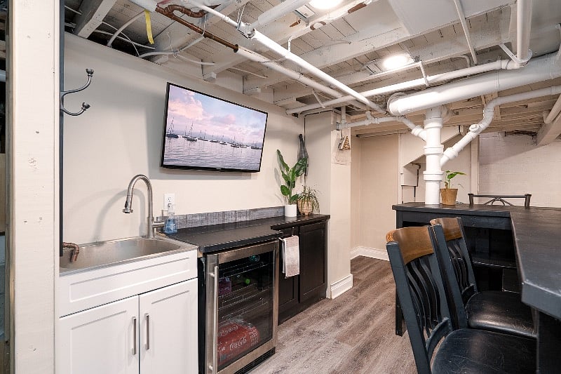 Basement wet bar
