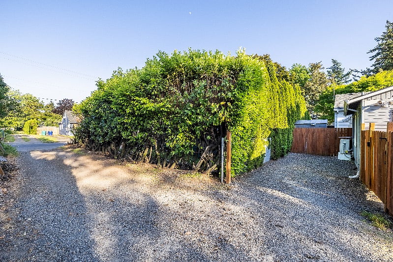Drivable entrance to cottage from alleyway and parking for one vehicle.