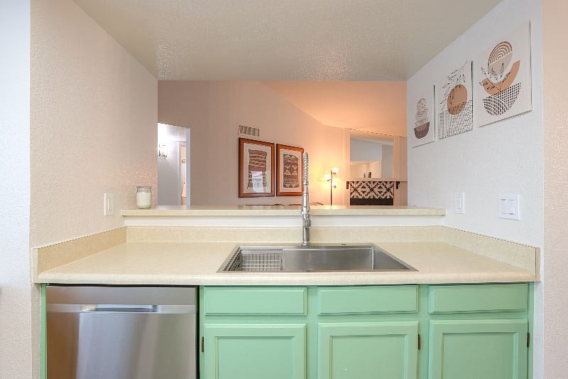 Furnished Finder property 535062_1 photo 12