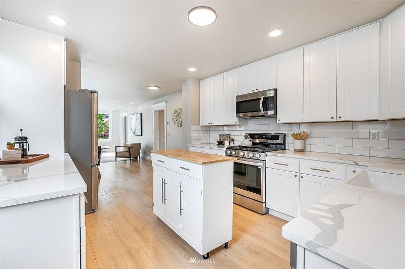 Shared kitchen downstairs