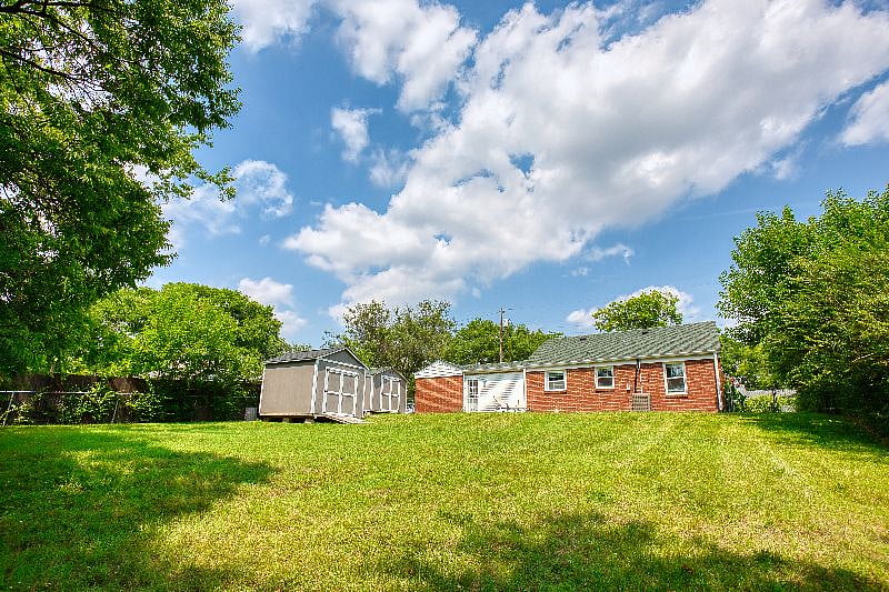 Large Fenced Yard