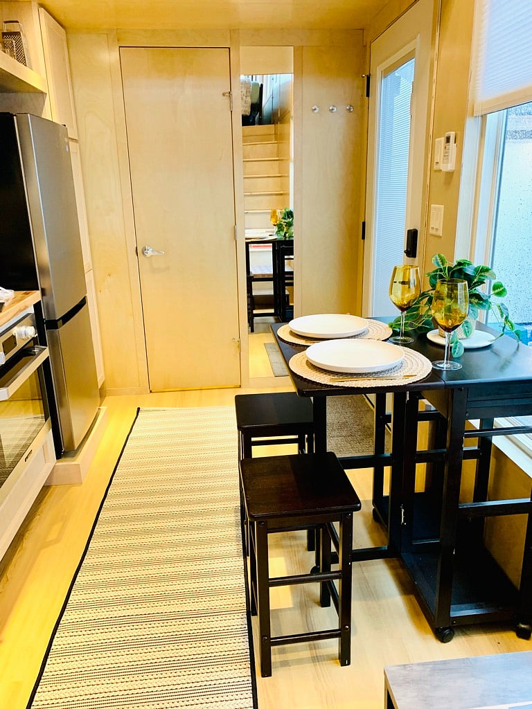 Movable Island dining space.