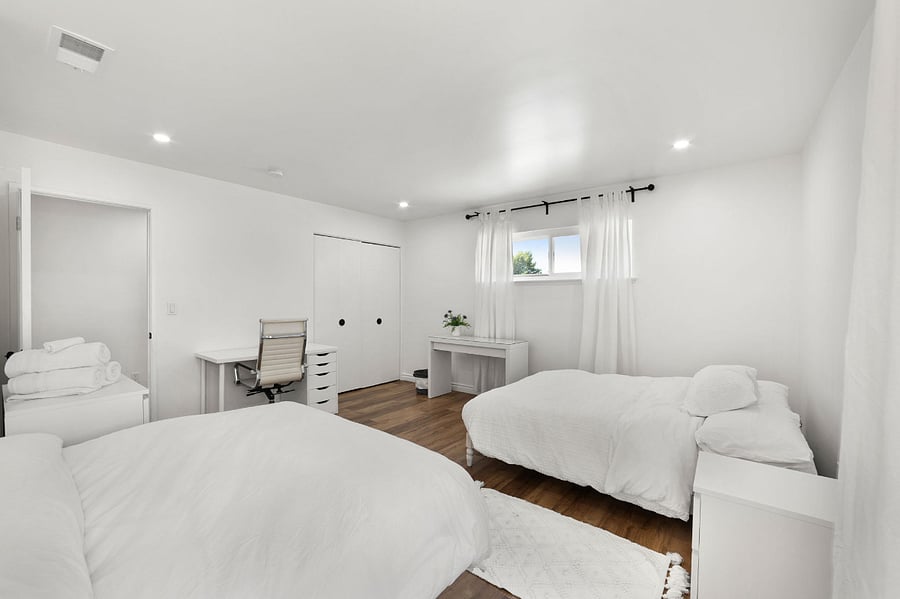 Master Bedroom with 2 full beds