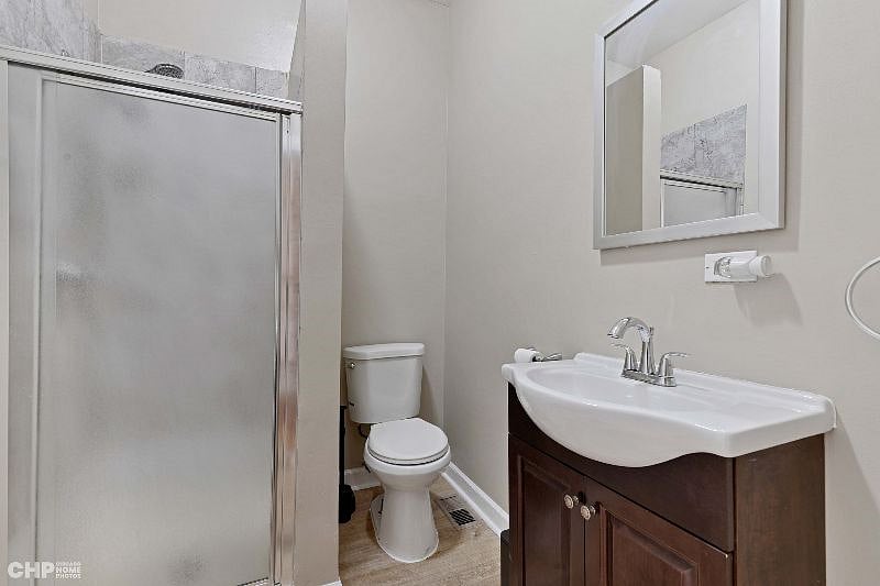 Bathroom in the hallway (with toilet and shower)