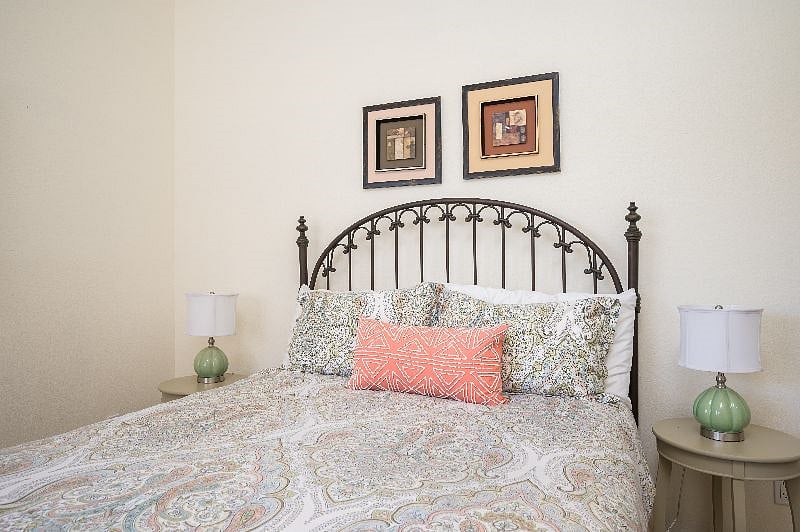 Bedroom #2: Bed and bedside lamps