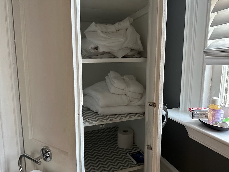 lots of storage for your items in master bedroom en suite bathroom..supplied with fresh towels and amenities when you first move in.