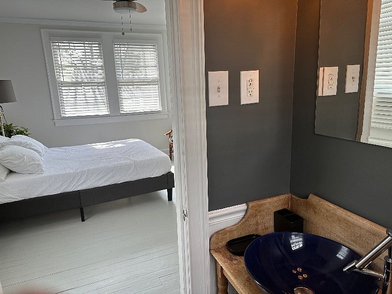 master bedroom ensuite full bathroom