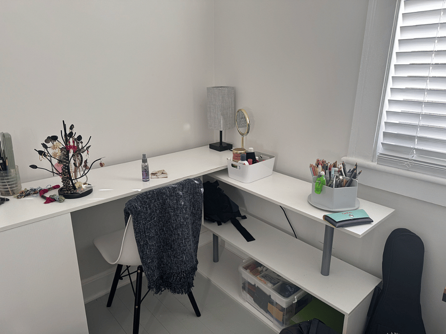 desk or workspace to move around and arrange how you like bigger or smaller..