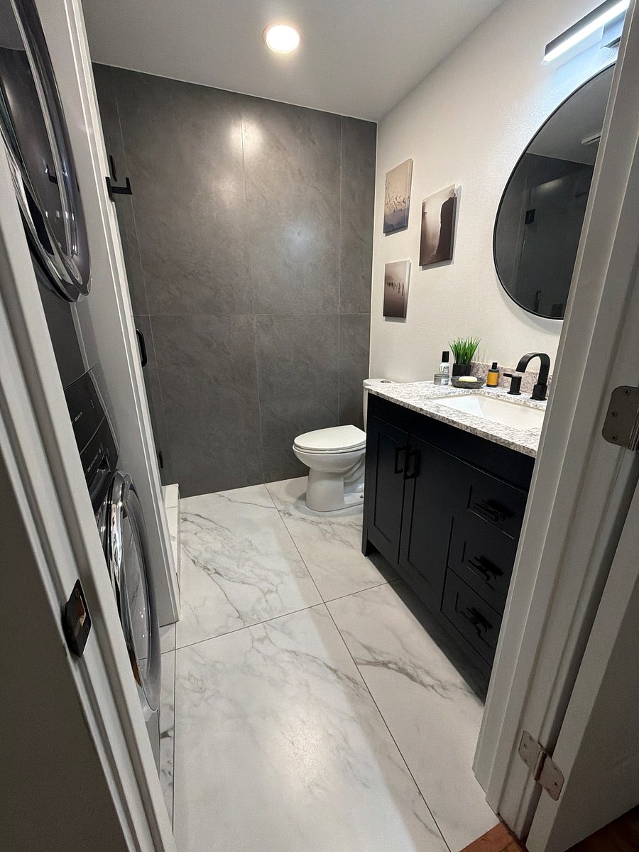 Guest bathroom 
