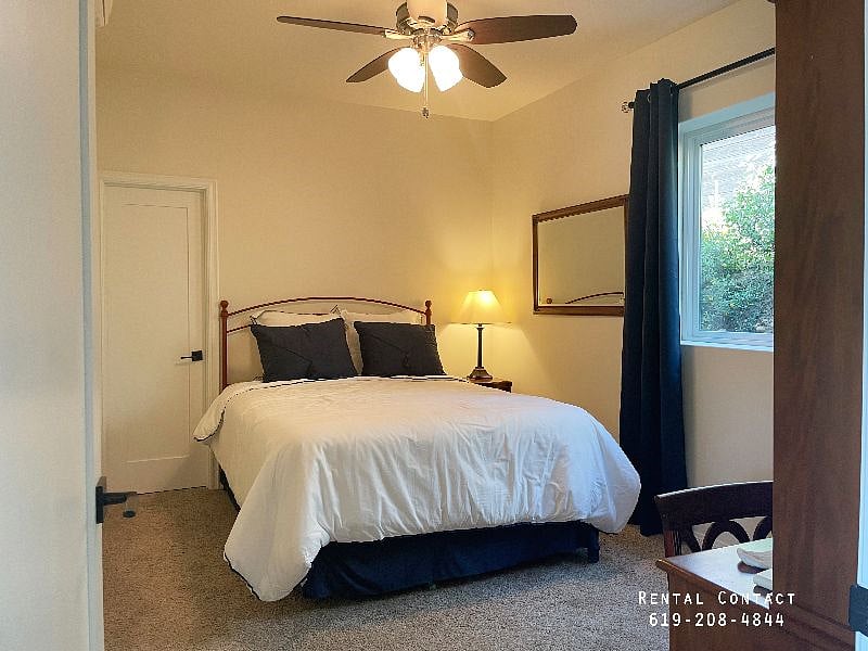 Bedroom with a queen size bed