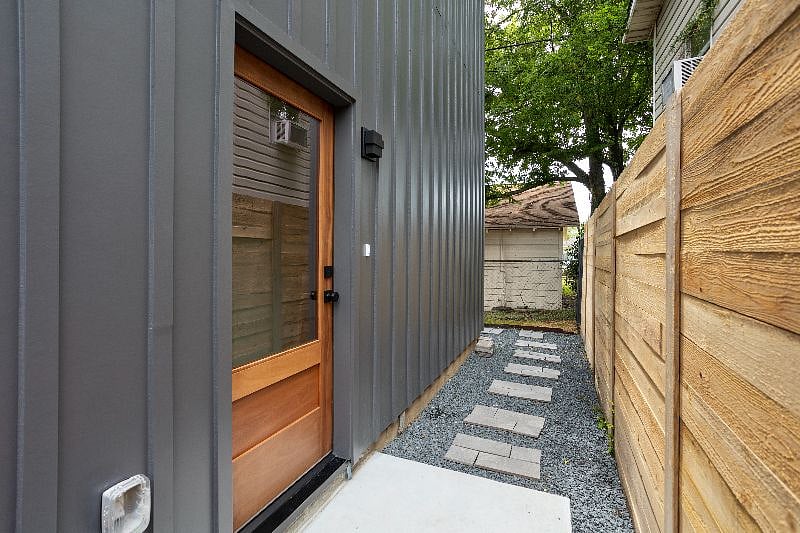 Private entrance to unit.