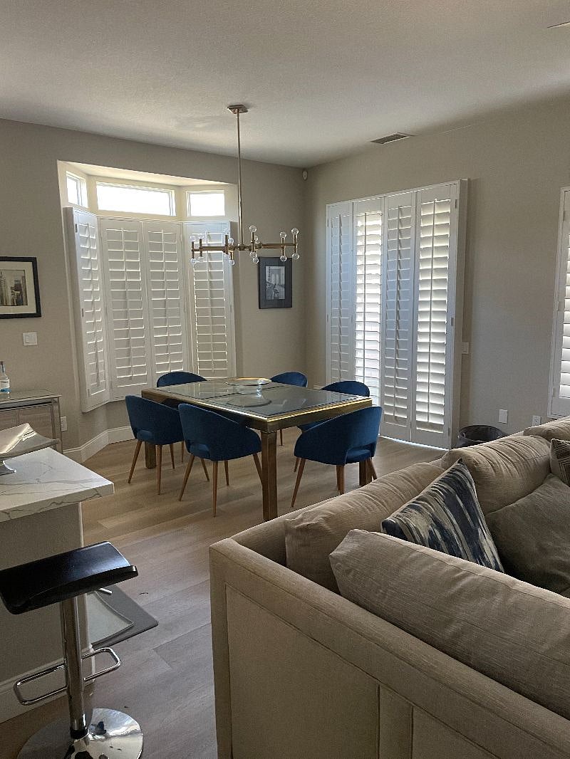 DINNING AREA & SLIDING GLASS TO YARD