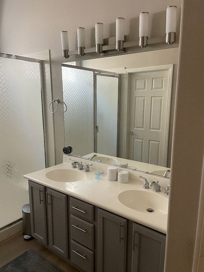 MASTER BATH ROOM
