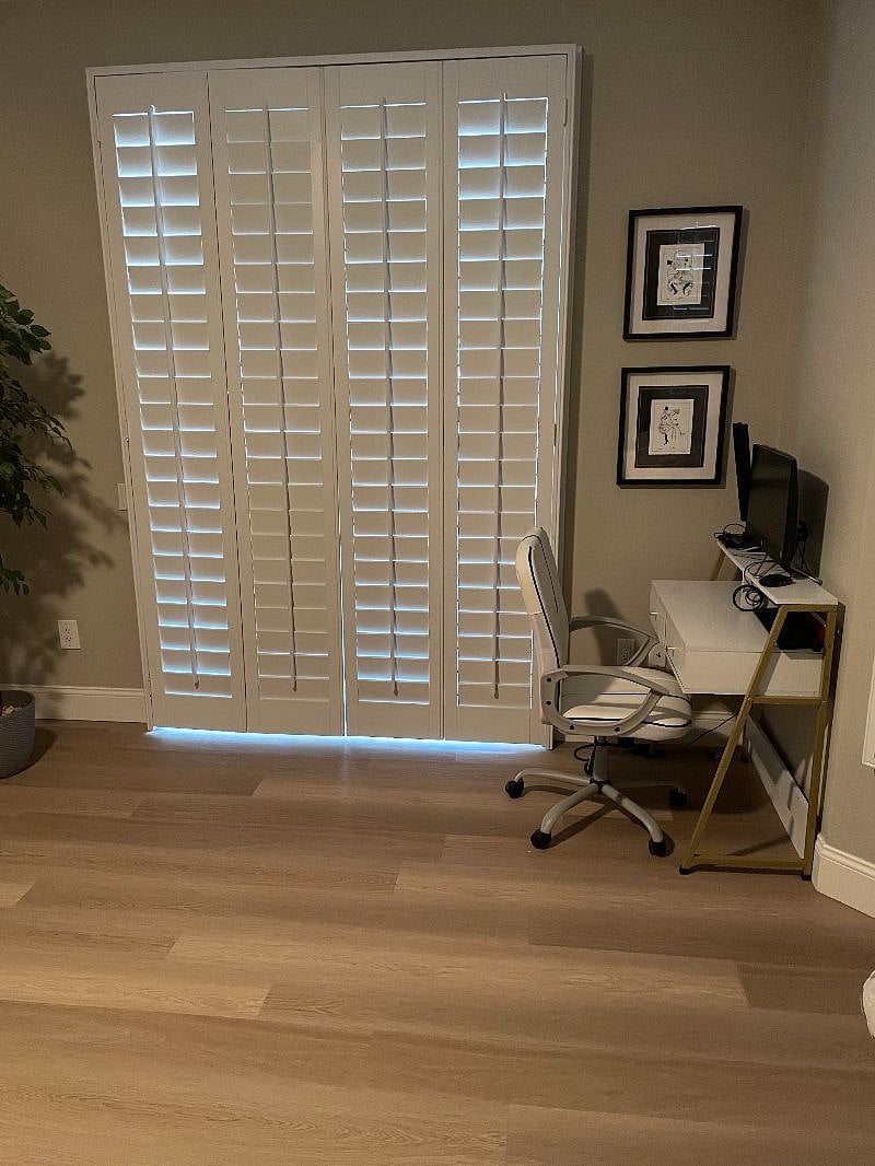 MASTER BEDROOM OFFICE AREA & SLIDING DOORS TO YARD