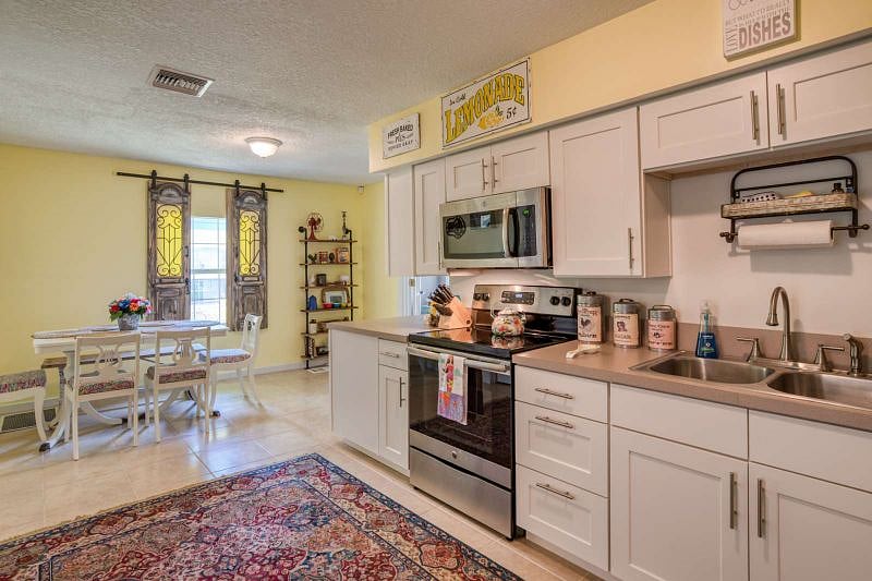 Eat in Kitchen/Dining
