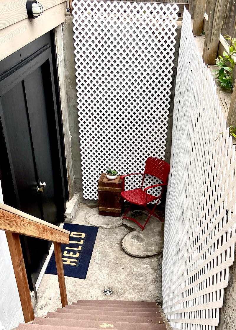 Staircase to apartment.