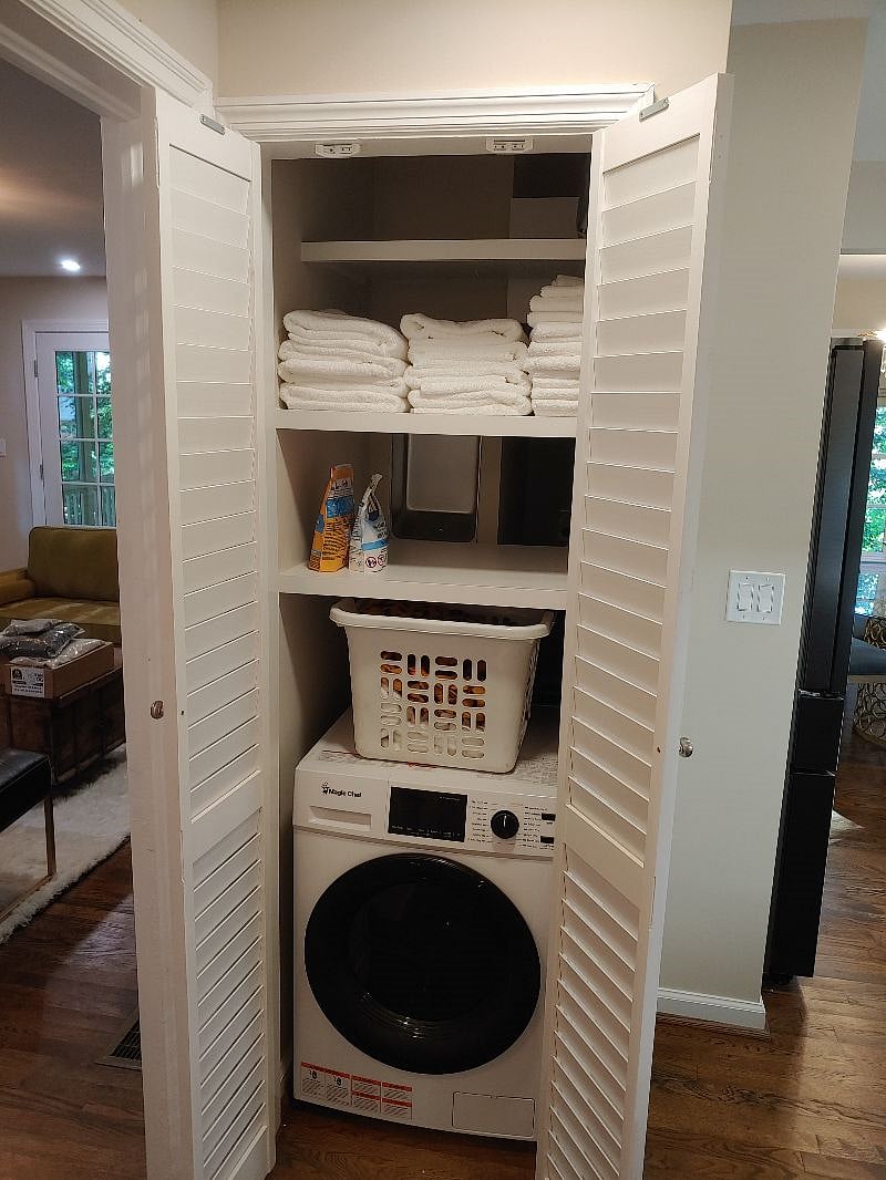 2 in 1 Magic Chef Washer/Dryer makes doing quick loads of laundry a breeze! Towels and linens are provided for your comfort. 