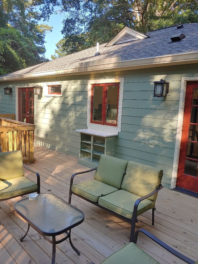 Pass through breakfast bar to kitchen and nicely appointed deck to enjoy the tranquility of nature. 