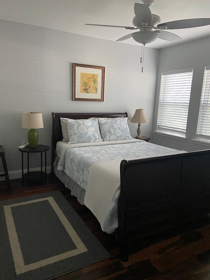 2nd bedroom. Queen bed