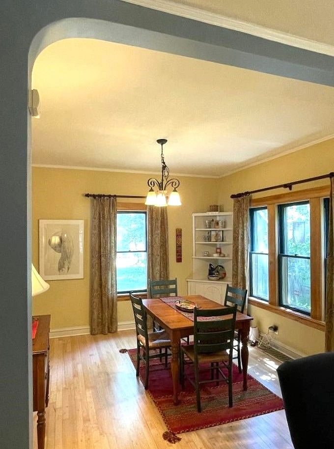 dining room, table expands to seat up to 6. I will remove knick-knacks to make room for your things!