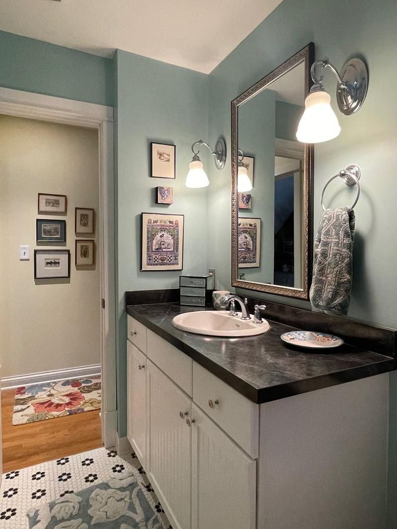 Bathroom vanity