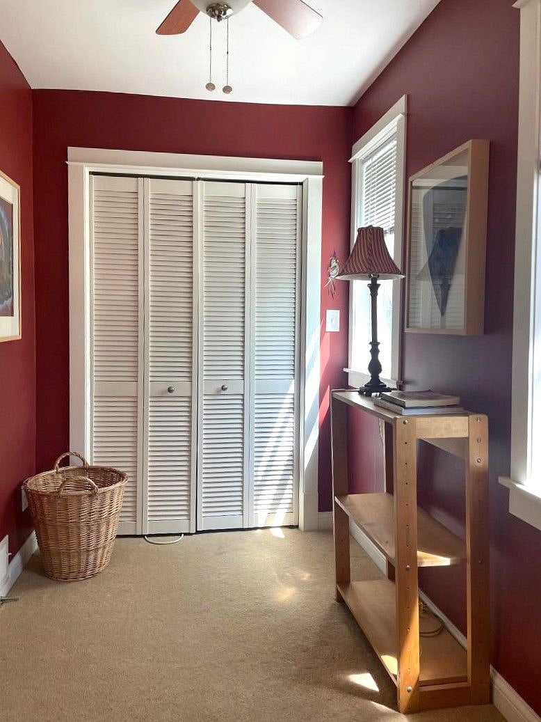 Back bedroom: large closet, bookshelf