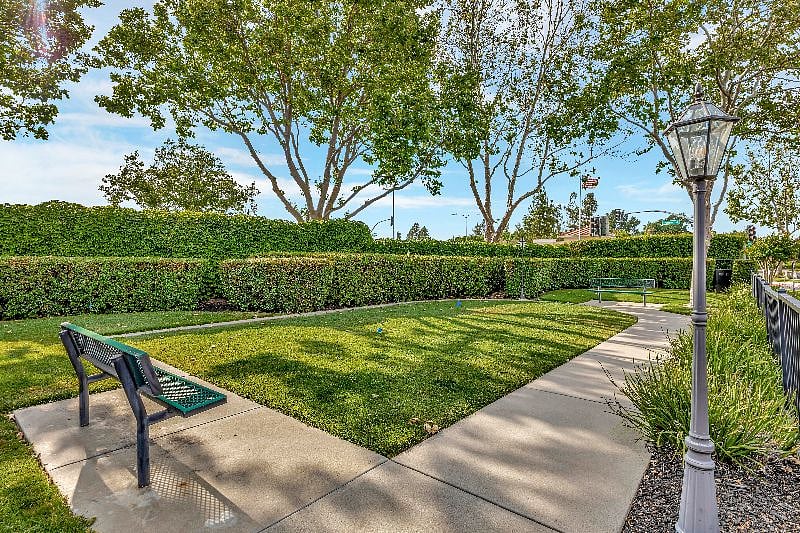 Neighborhood community leisure area