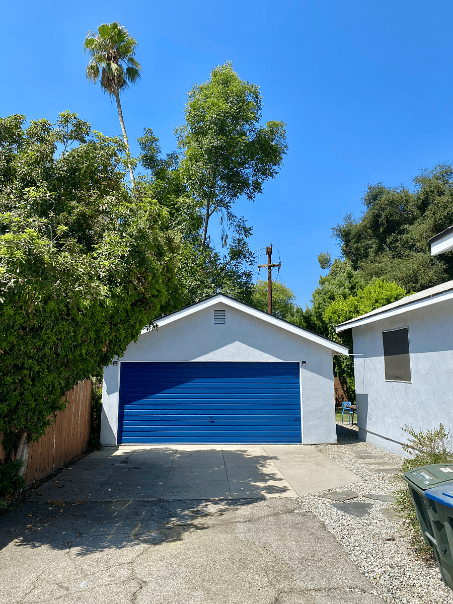 Included a large car garage, extra shaded parking for 3 more cars. (Total 5 cars available)
