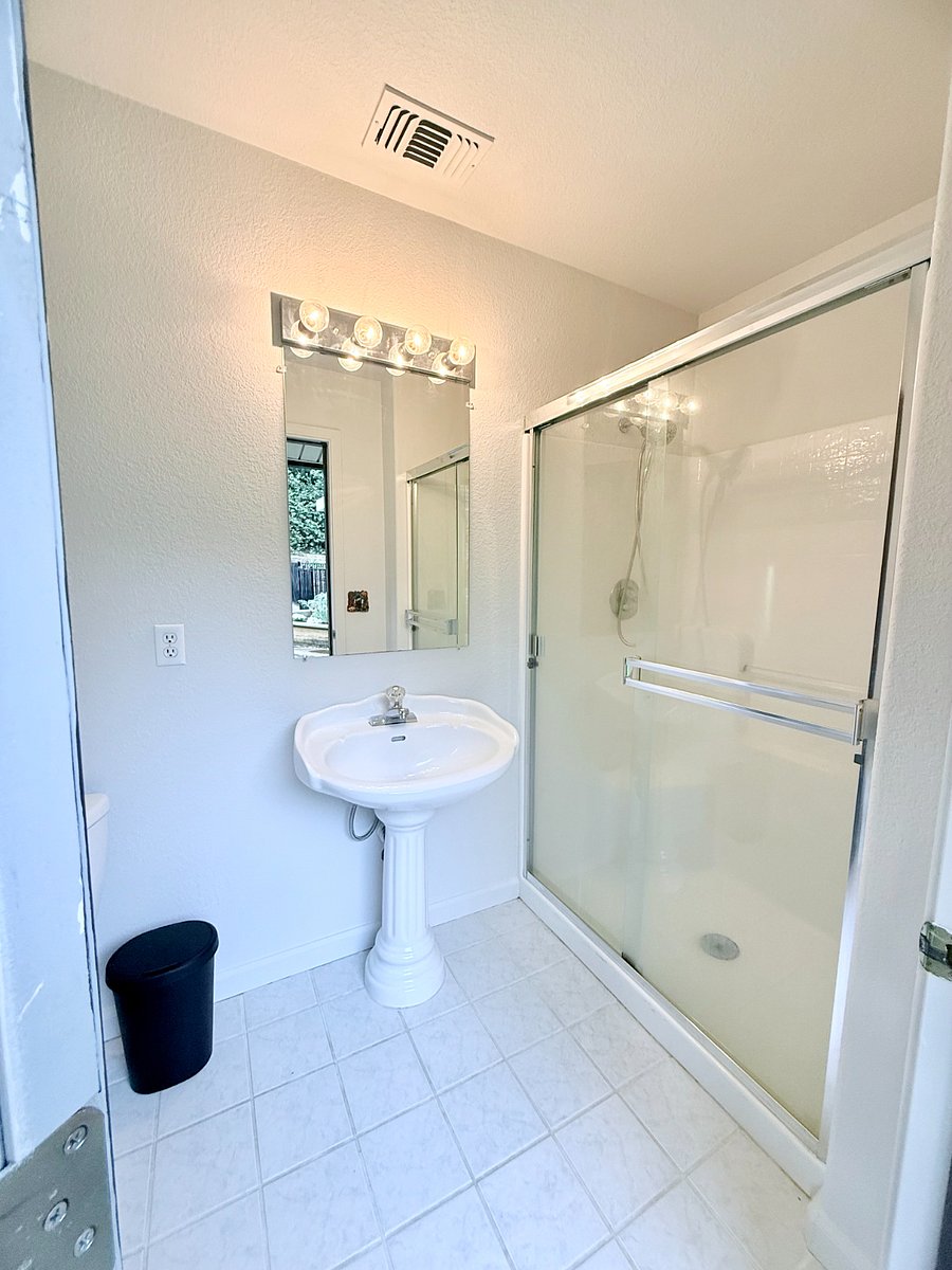 Furnished Finder property 537337_1 photo 12