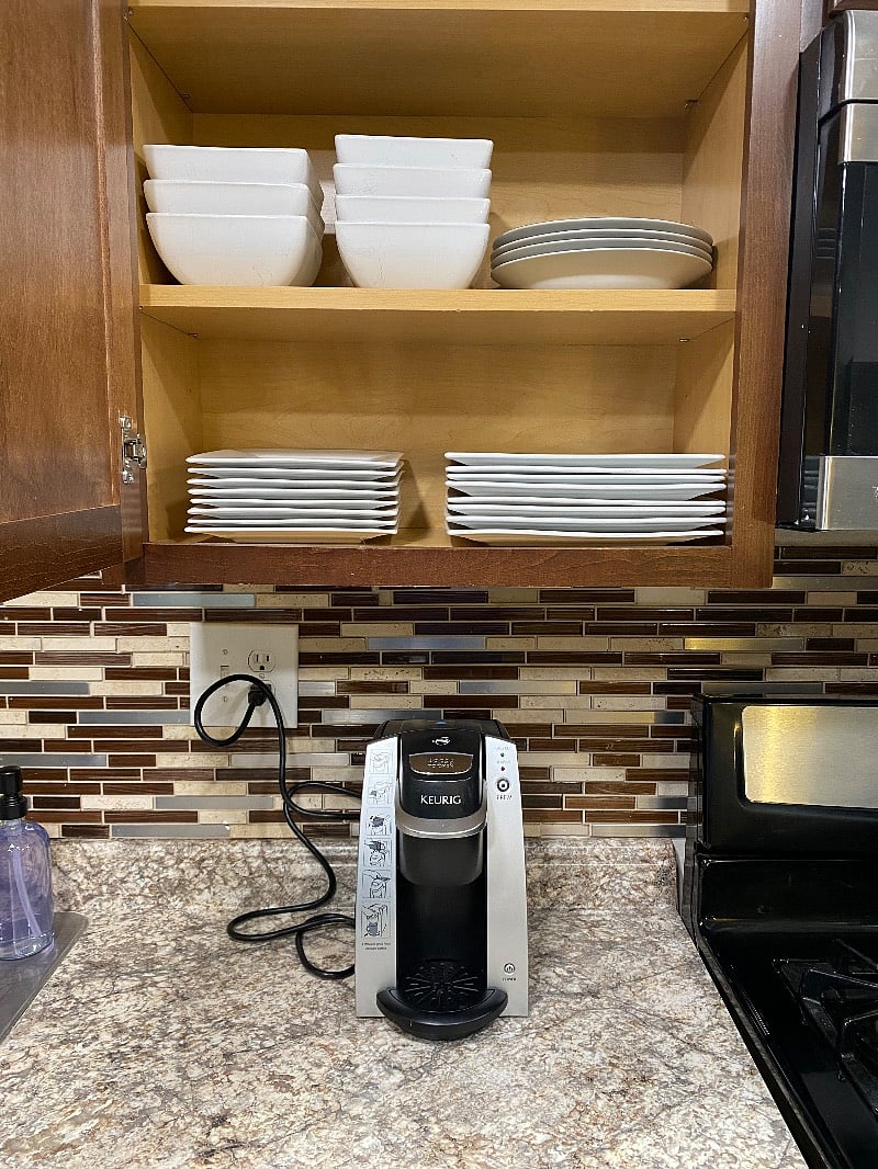 Plates/Bowls/Coffee maker