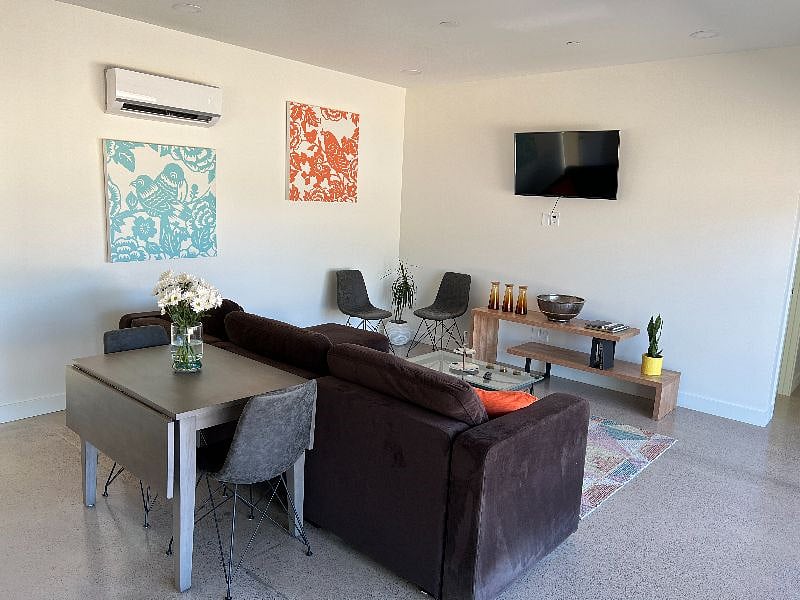 Living area
