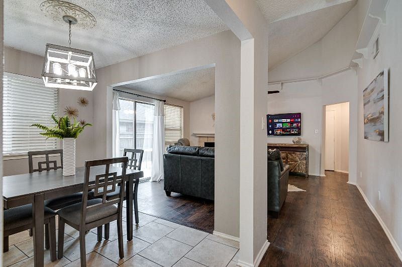 Furnished Finder property 537556_1 photo 3
