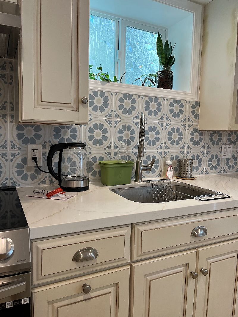 Electric tea kettle, coffee maker, microwave, rice cooker, and full size fridge for all your cooking needs.