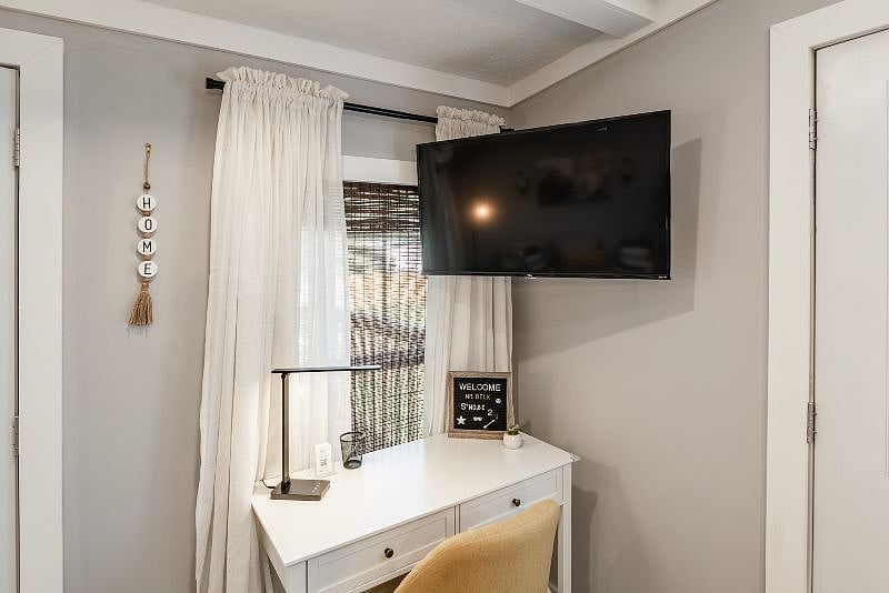 Need to work while you are at Casa de Campo? We've got you covered! Working professionals have their own well-lighted desk and workspace. 